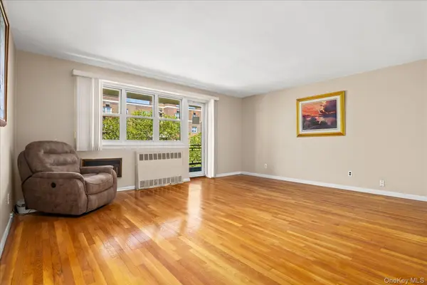 88-08 151st AVE #4G, Howard Beach, NY 11414