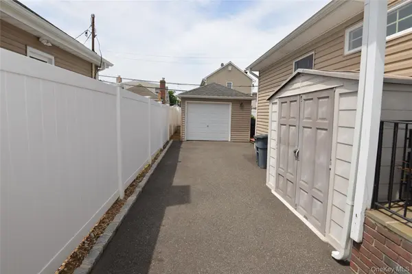 2698 Rosebud AVE, Merrick, NY 11566