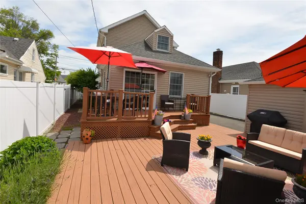 2698 Rosebud AVE, Merrick, NY 11566