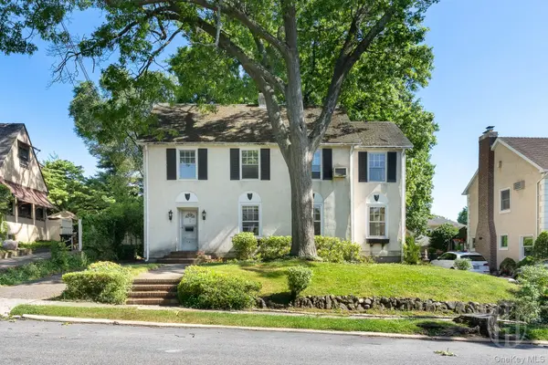 12 Carolina RD, Douglaston, NY 11362