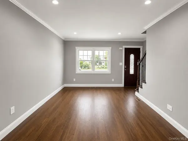 541 N Indiana AVE, Lindenhurst, NY 11757