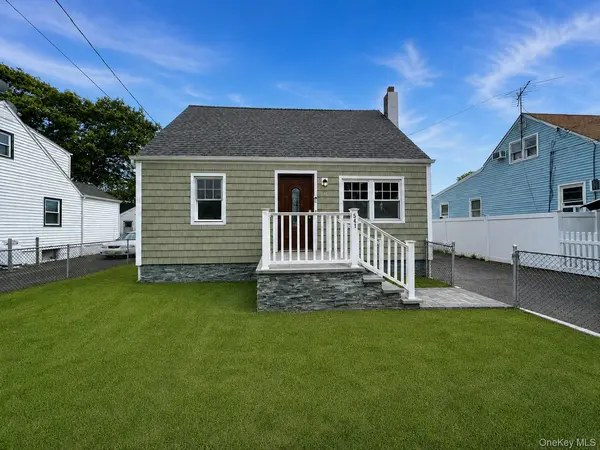 541 N Indiana AVE, Lindenhurst, NY 11757