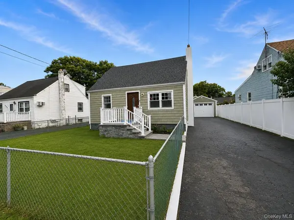 541 N Indiana AVE, Lindenhurst, NY 11757