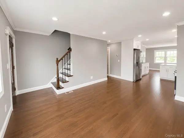 541 N Indiana AVE, Lindenhurst, NY 11757