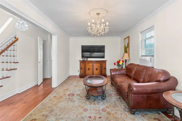 5902 70th ST, Maspeth, NY 11378