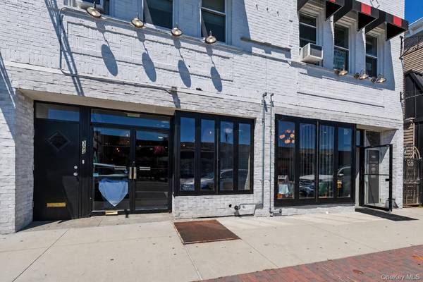 300-302 Main ST, Farmingdale, NY 11735