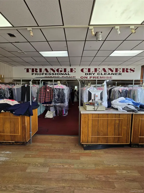163 Broadway, Amityville, NY 11701