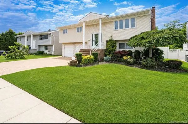 3824 Illona LN, Oceanside, NY 11572