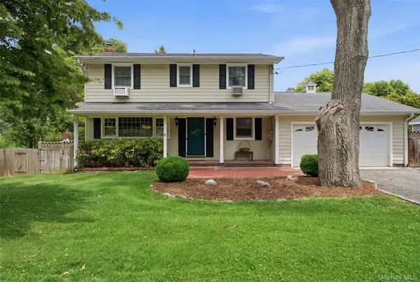2 Ottawa AVE, Centerport, NY 11721