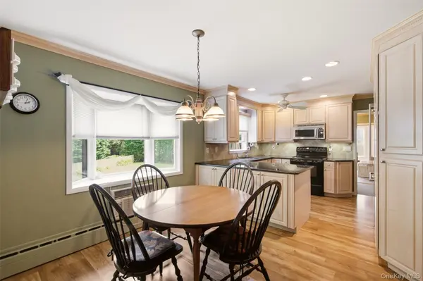 2 Ottawa AVE, Centerport, NY 11721
