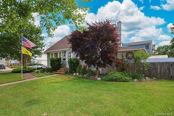 100 Laux PL, North Bellmore, NY 11710