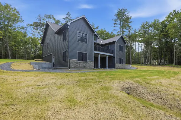 300 Van Tuyl RD, Barryville, NY 12719