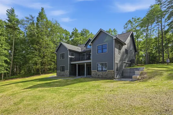 300 Van Tuyl RD, Barryville, NY 12719