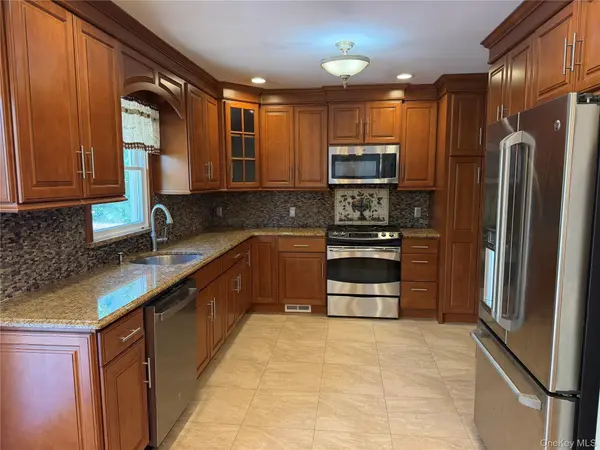 35 Mitchell AVE, East Northport, NY 11731