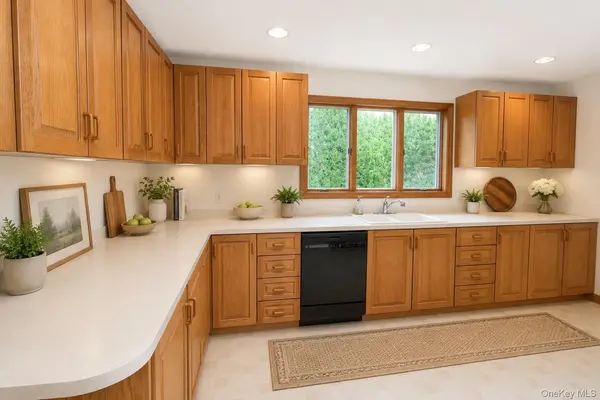 96 Tuthills LN, Jamesport, NY 11901