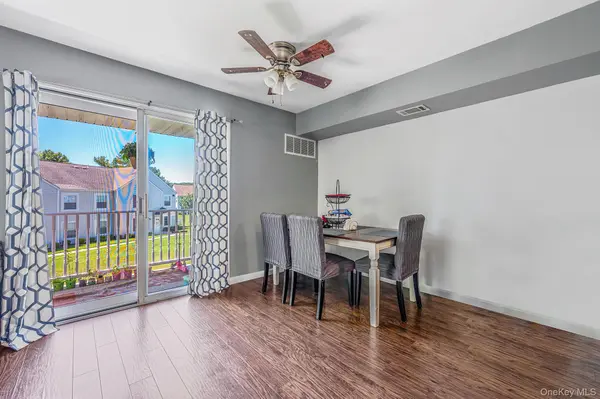 124 Fairview CIR, Middle Island, NY 11953