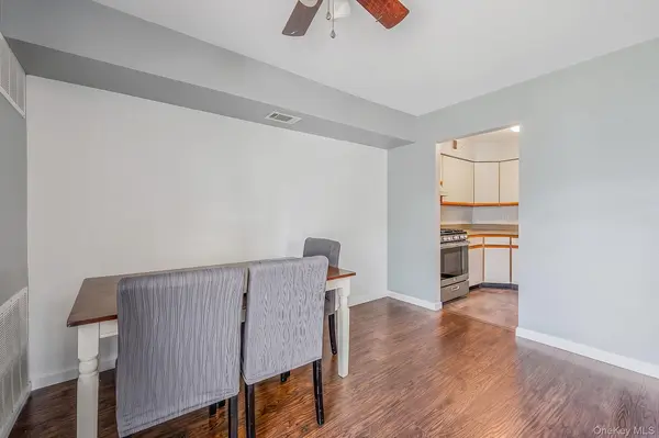 124 Fairview CIR, Middle Island, NY 11953