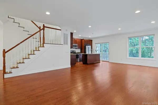 15 Hidden Ridge CT, Scarsdale, NY 10583