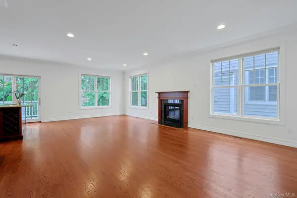 15 Hidden Ridge CT, Scarsdale, NY 10583