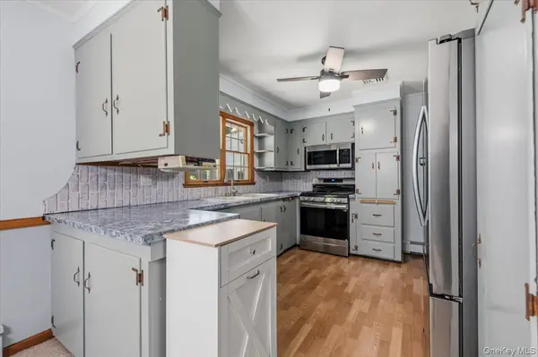 870 Crittens LN, Southold, NY 11971