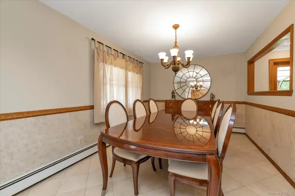 7 Freedom CT, Babylon, NY 11702