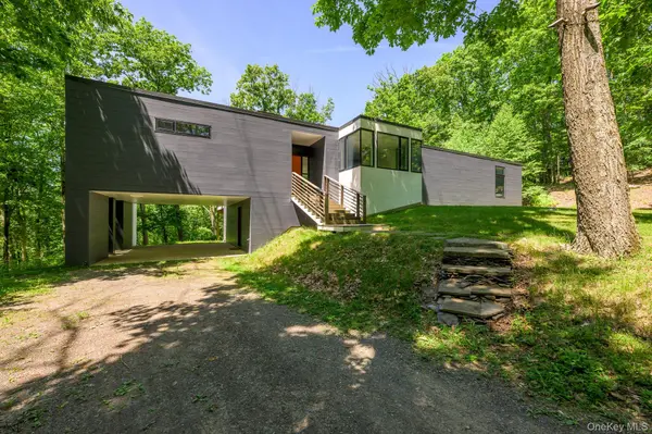 312 Sky Farm RD, Copake, NY 12516