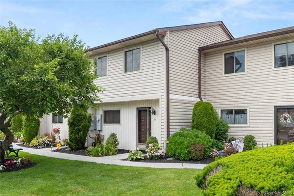 650 newbridge RD #15, East Meadow, NY 11554