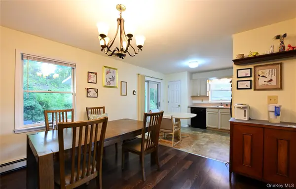 12 Walnut LN, Middletown, NY 10940