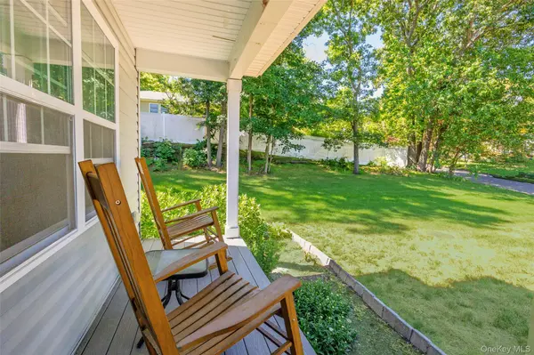 27 Cleveland AVE, Selden, NY 11784