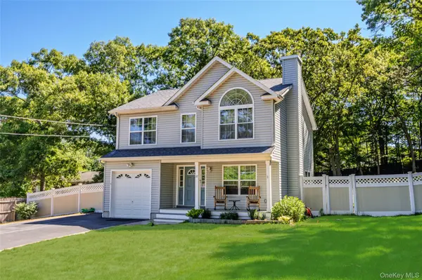 27 Cleveland AVE, Selden, NY 11784