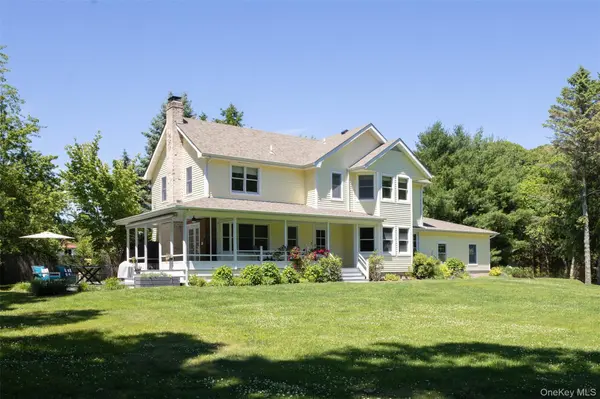 2700 Harbor LN, Cutchogue, NY 11935