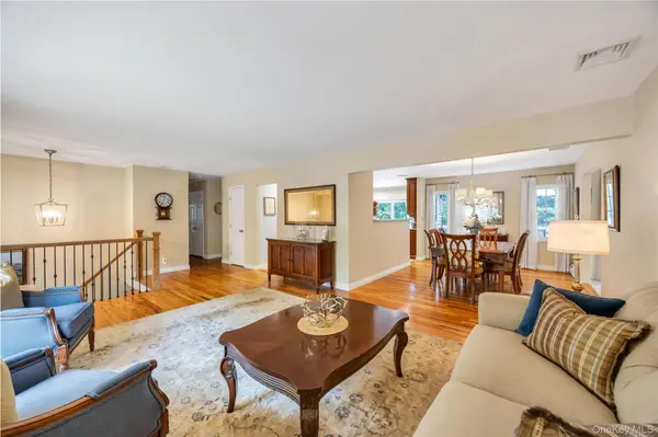 4 Long Hill RD, Smithtown, NY 11787