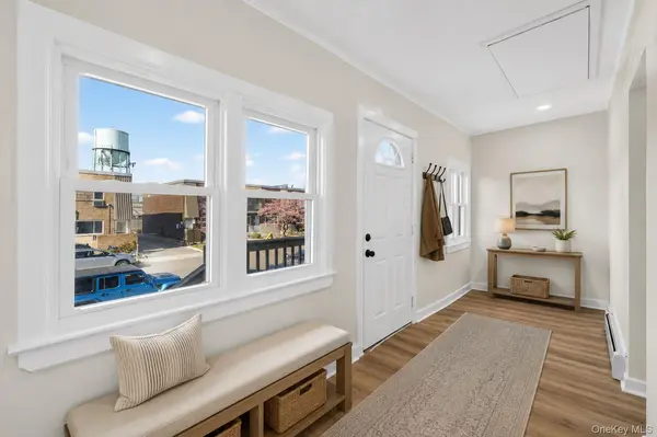 84 E Pine ST, Long Beach, NY 11561