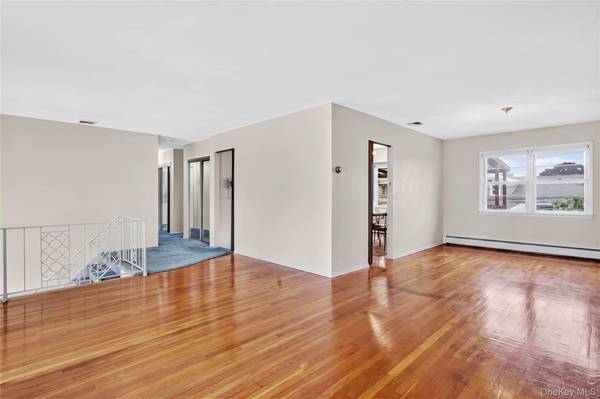 726 University ST, Valley Stream, NY 11581