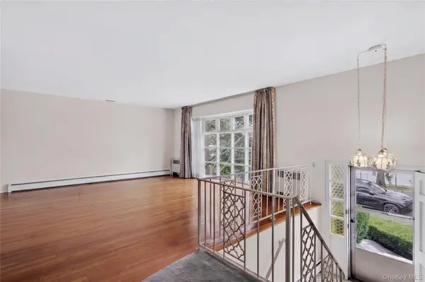 726 University ST, Valley Stream, NY 11581