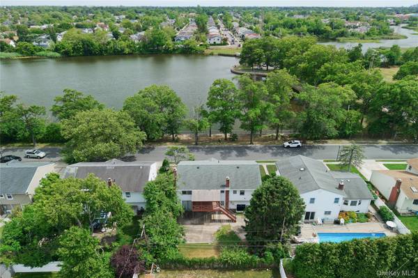 726 University ST, Valley Stream, NY 11581