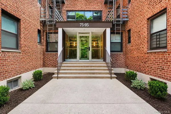 75-05 210th ST #4N, Oakland Gardens, NY 11364