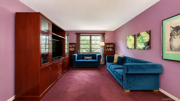 75-05 210th ST #4N, Oakland Gardens, NY 11364