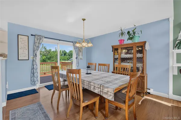 14 Blossom Grove CT, Highland, NY 12528