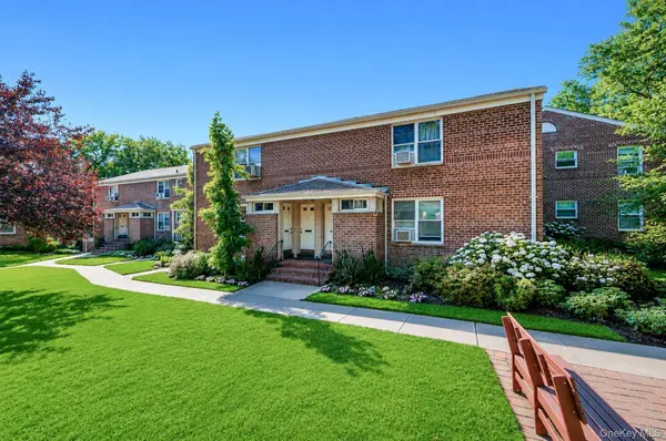 75 Edwards ST #1C, Roslyn Heights, NY 11577