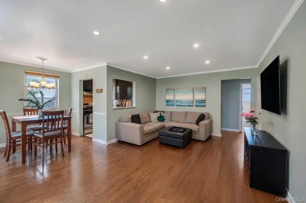 75 Edwards ST #1C, Roslyn Heights, NY 11577