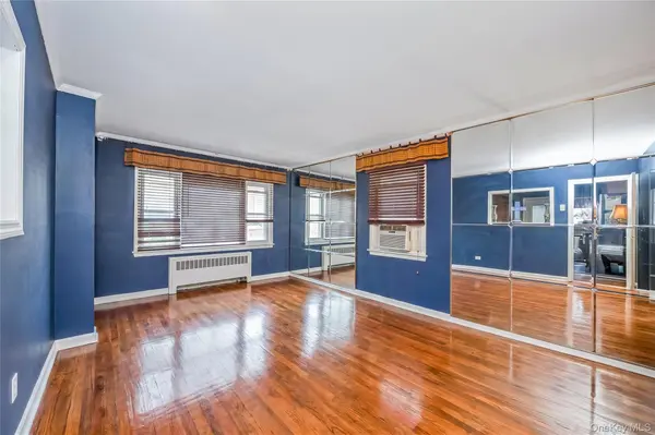 12135 Milburn ST, Springfield Gardens, NY 11413