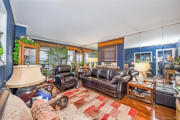 12135 Milburn ST, Springfield Gardens, NY 11413
