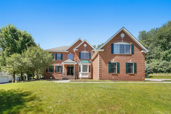 83 Saint Andrews LN, Hopewell Junction, NY 12533
