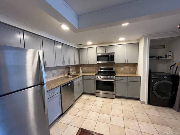 143-41 84th DR #6E, Briarwood, NY 11435