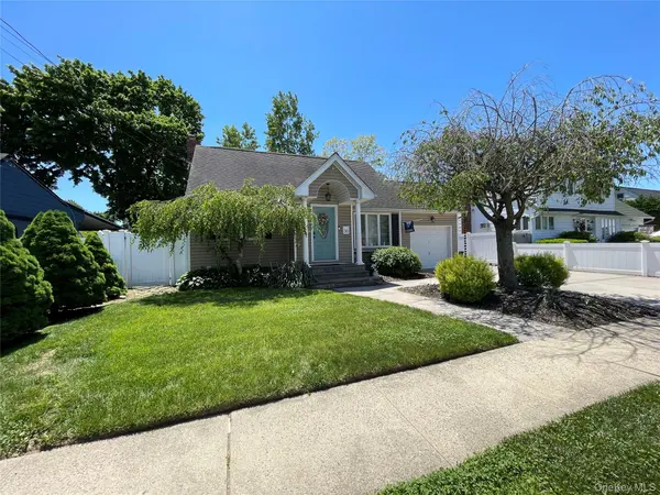 36 34th ST, Copiague, NY 11726