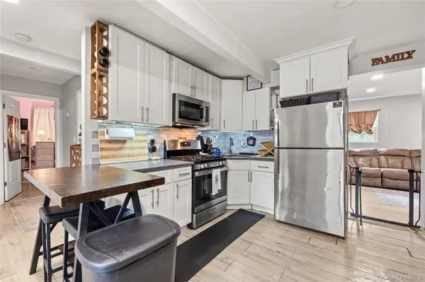 1632 N Thompson DR, Bay Shore, NY 11706