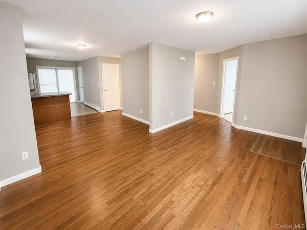 22 Fife DR, Coram, NY 11727