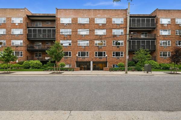 101 Lincoln AVE #4K, Mineola, NY 11501