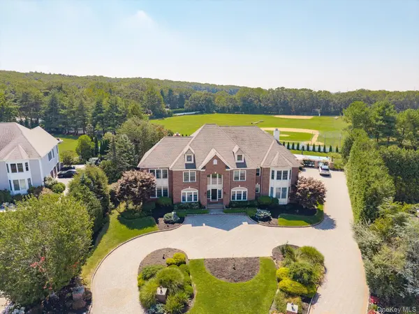 26 Legends CIR, Melville, NY 11747